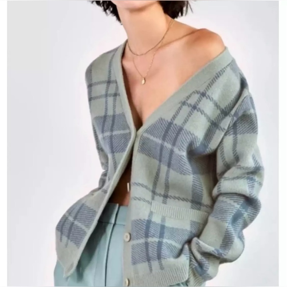 Aritzia Wilfred Bethany Cashmere Blend Ice Blue Plaid V-Neck Cardigan SZ XS GUC - Picture 3 of 6